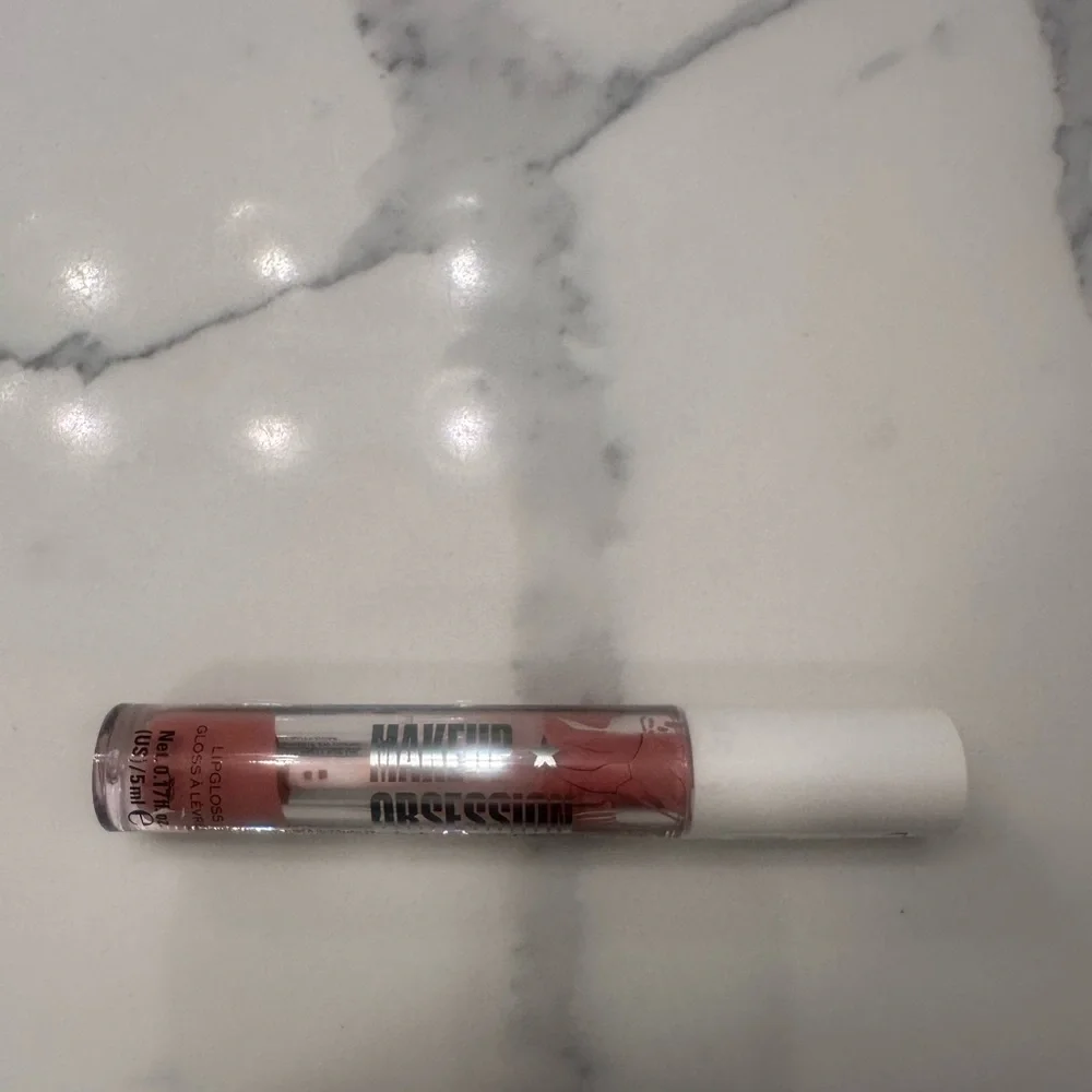 Makeup Obsession London Matte Lip Gloss in Hooked 0.17 fl oz New